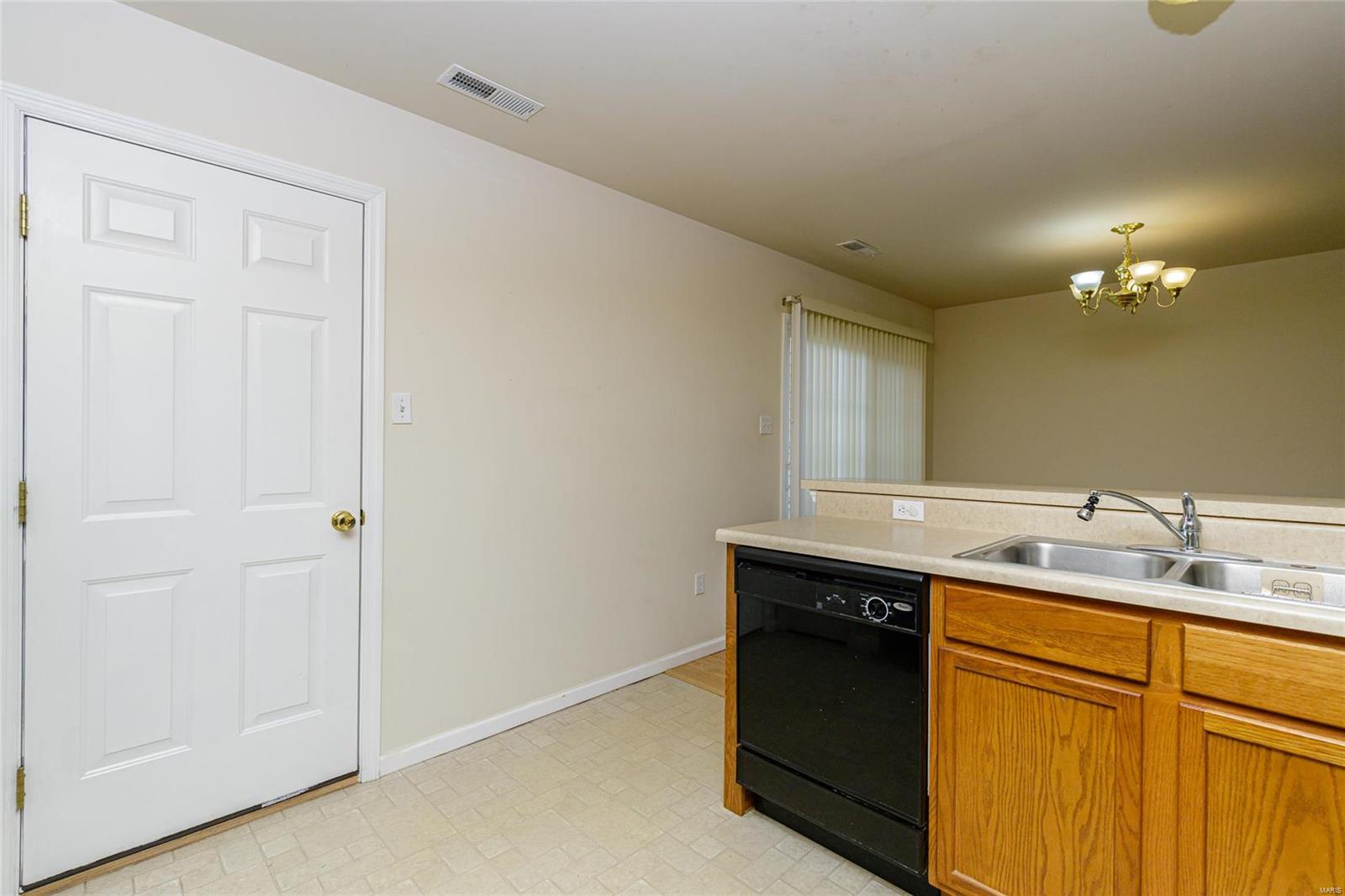 300 Montclair Tower Drive St. Charles, MO 63303 - Photo 14 of 39