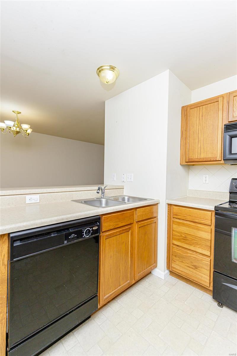 300 Montclair Tower Drive St. Charles, MO 63303 - Photo 16 of 39