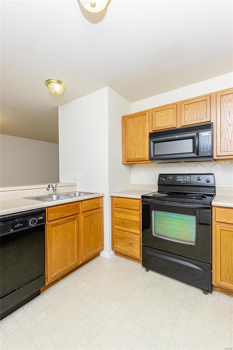 300 Montclair Tower Drive St. Charles, MO 63303 - Photo 18 of 39