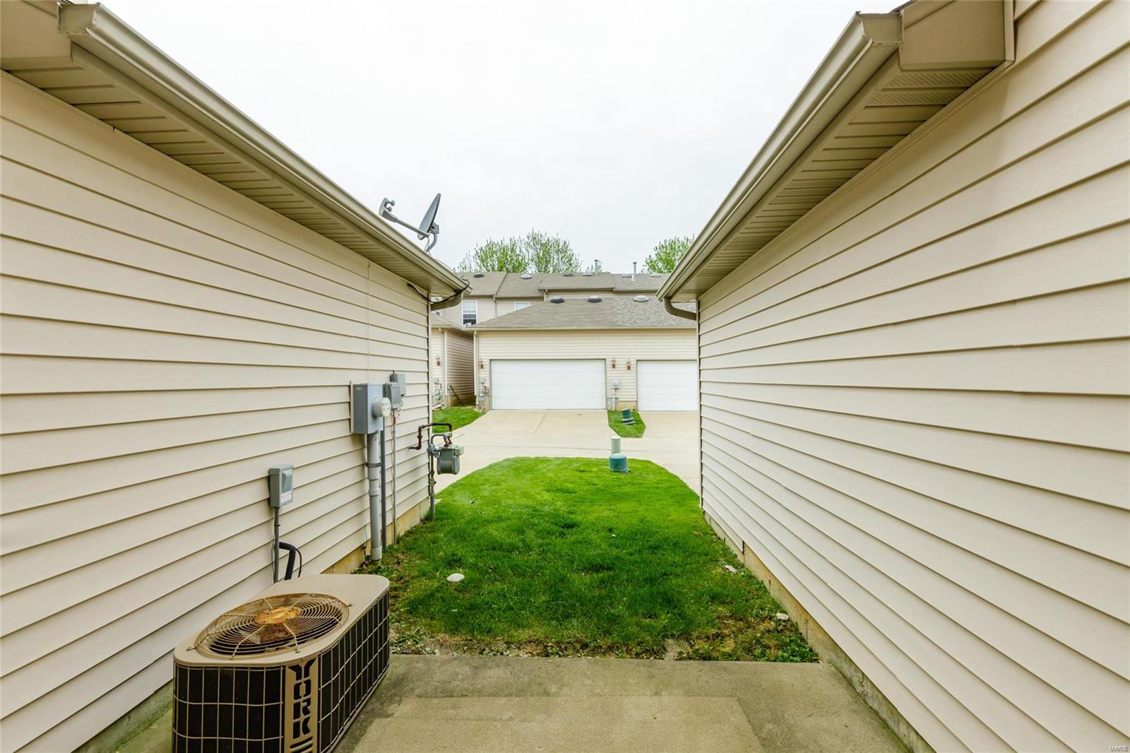 300 Montclair Tower Drive St. Charles, MO 63303 - Photo 35 of 39