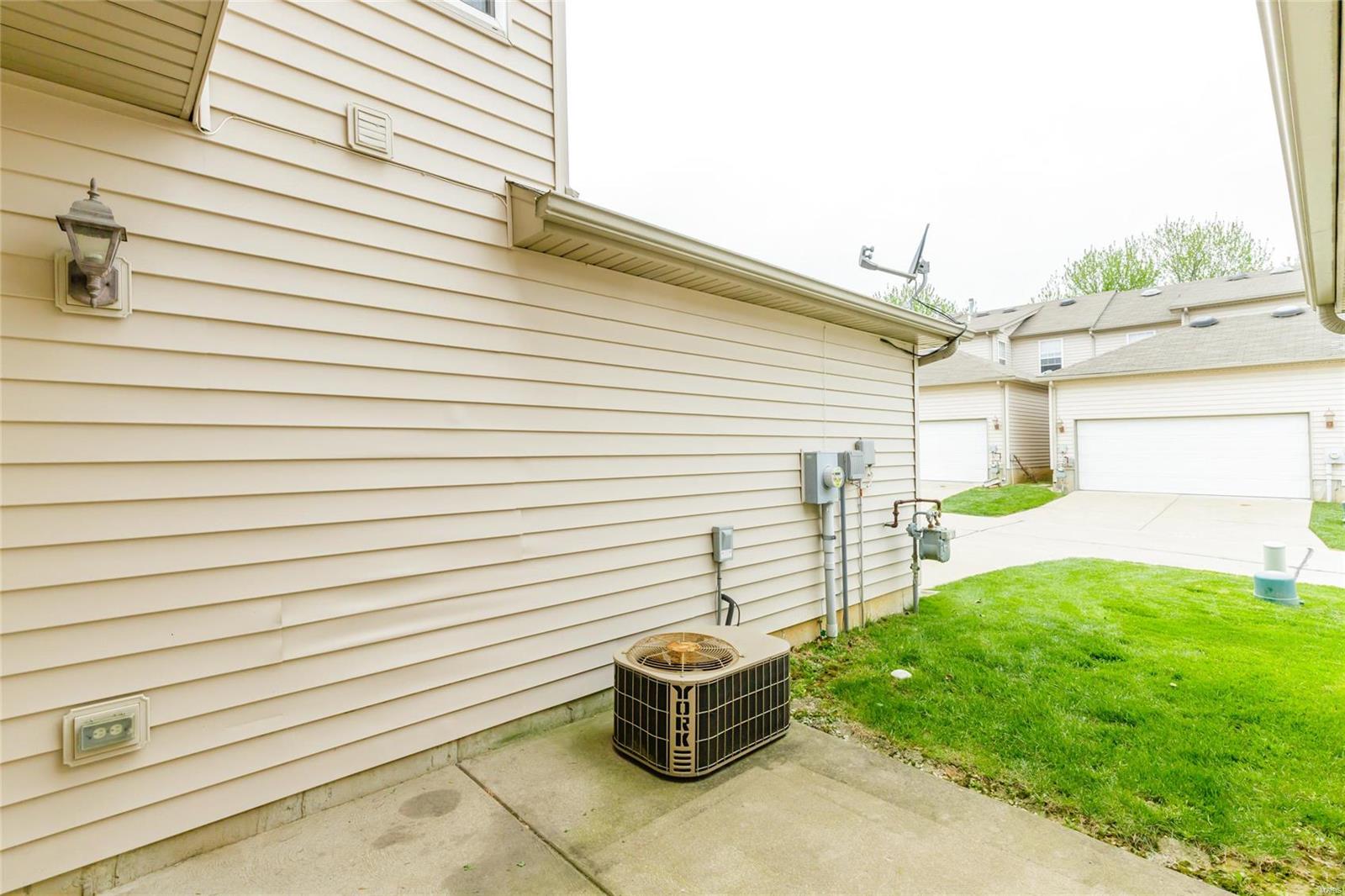 300 Montclair Tower Drive St. Charles, MO 63303 - Photo 36 of 39