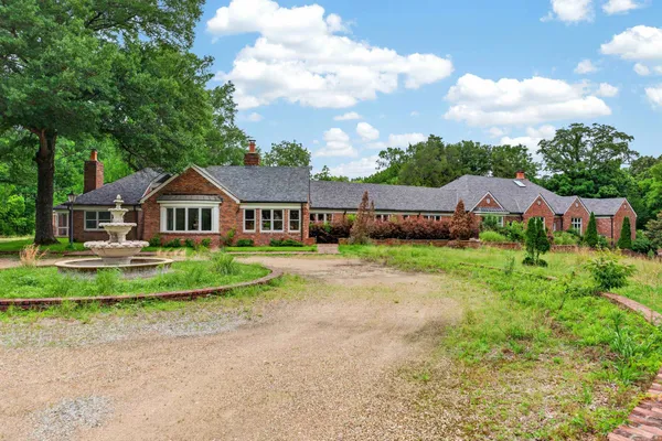 $1,150,000 | 530 West Raines Road, Memphis, TN 38109