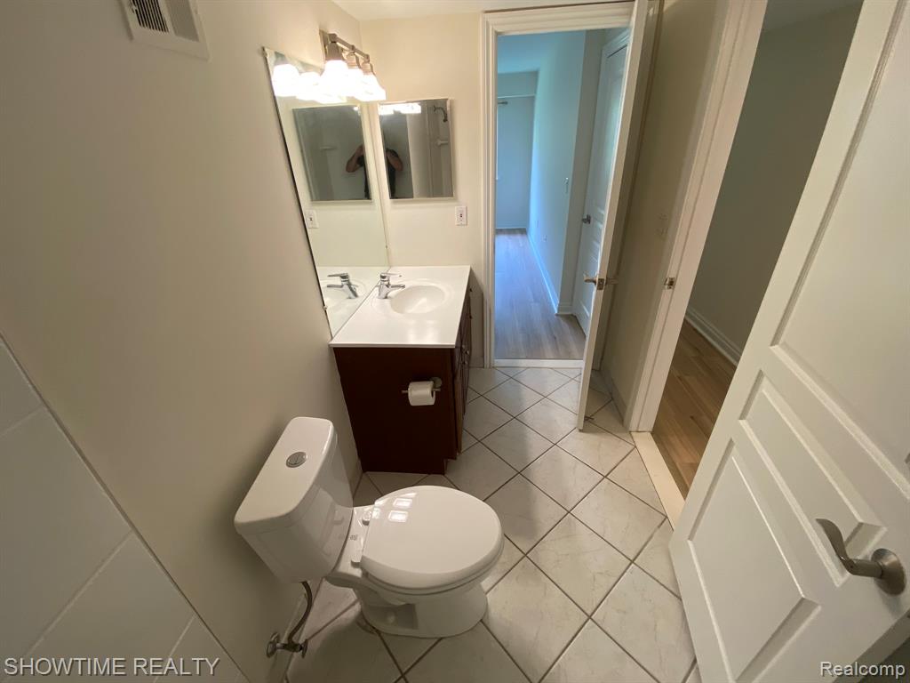 1697 Riverside Drive, Unit 18 Rochester Hills, MI 48309 - Photo 24 of 32 Gallery Image 24