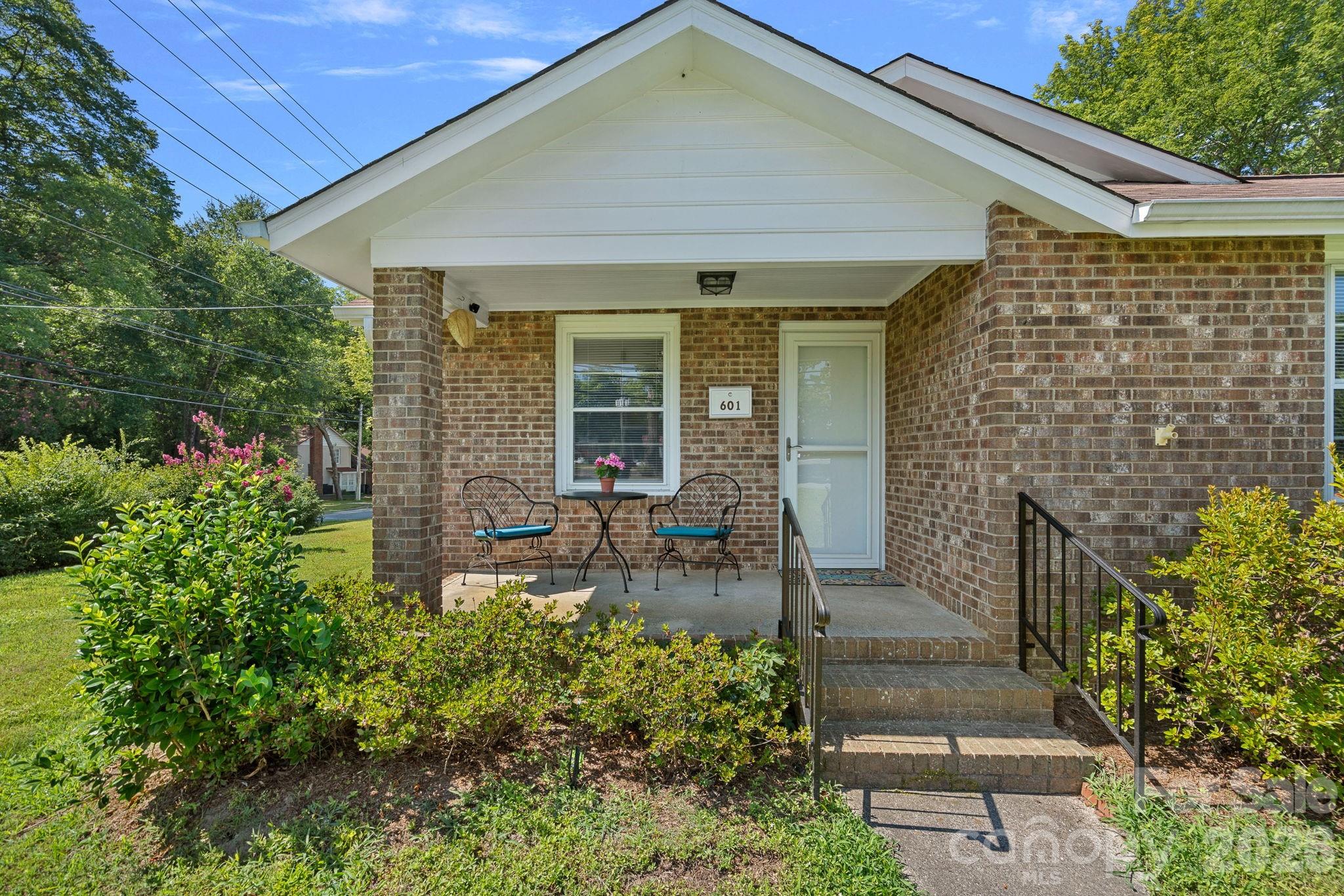 601 West Main Street Dallas, NC 28034 - Photo 2 of 22