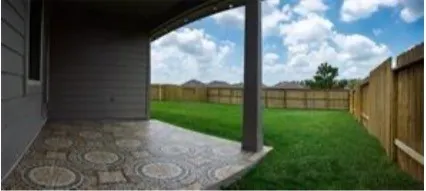 a view of a back yard