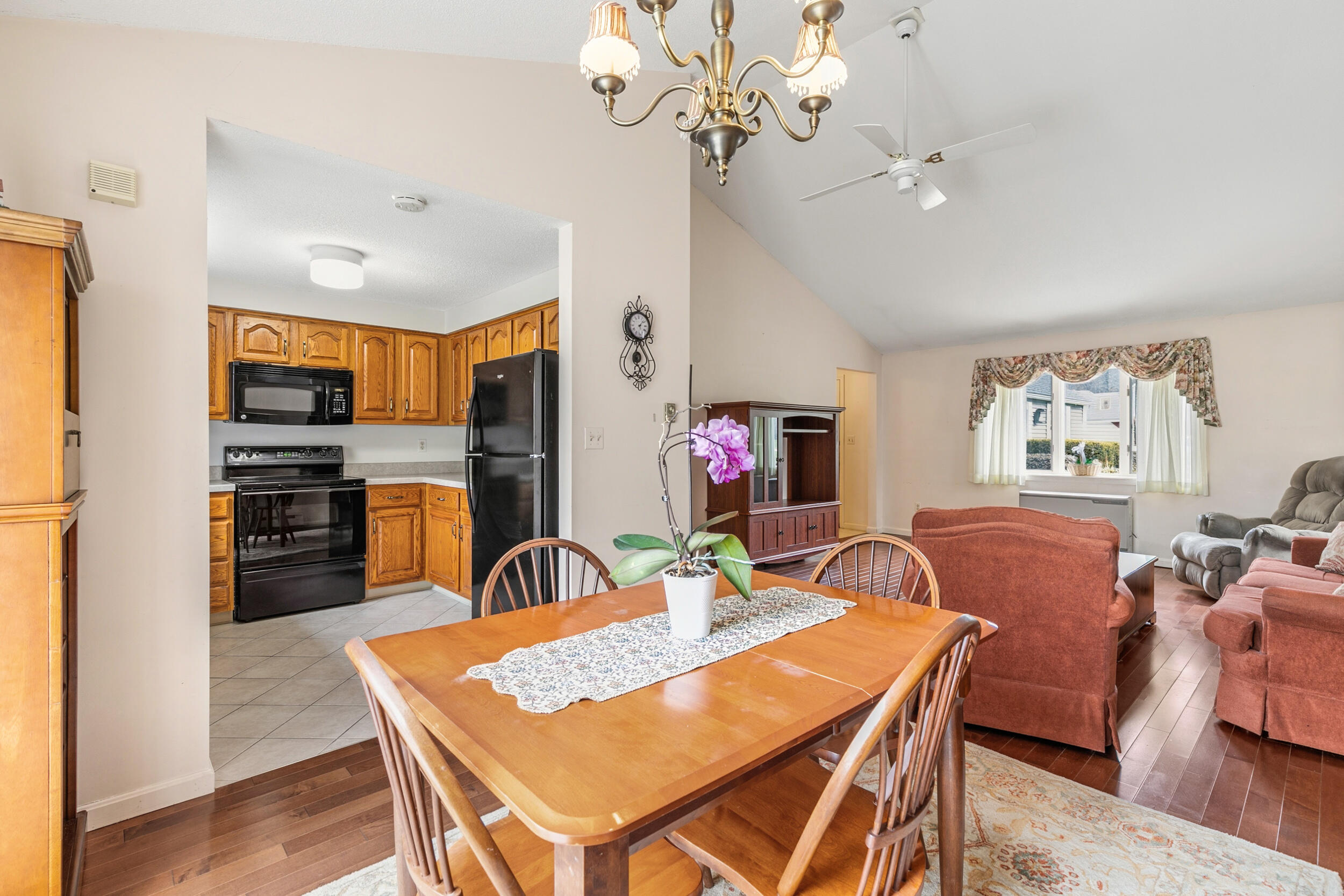 13 Colonial Way, Unit 13 Auburn, ME 04210 - Photo 6 of 24 Dining Area