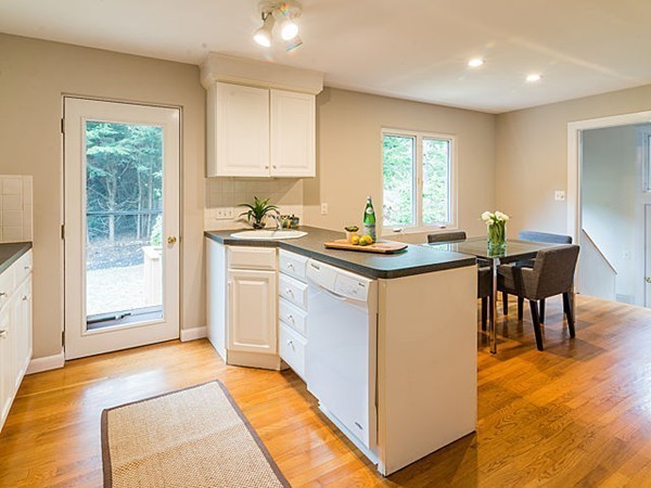 33 Sherrin Road Newton, MA 02462 - Photo 5 of 22