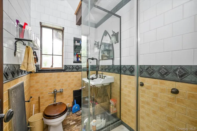 $1,488,000 | 33-64 190th Street | Auburndale