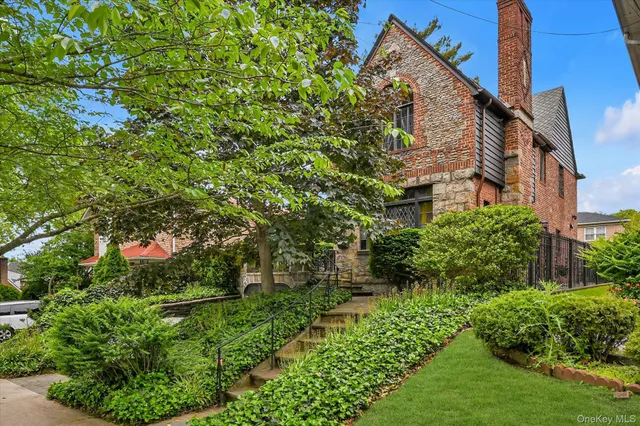 $1,488,000 | 33-64 190th Street | Auburndale