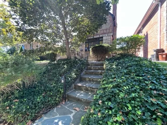 $1,488,000 | 33-64 190th Street | Auburndale