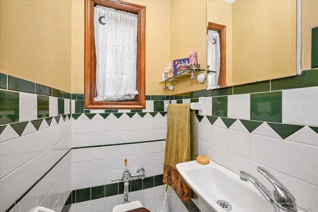 $1,488,000 | 33-64 190th Street | Auburndale