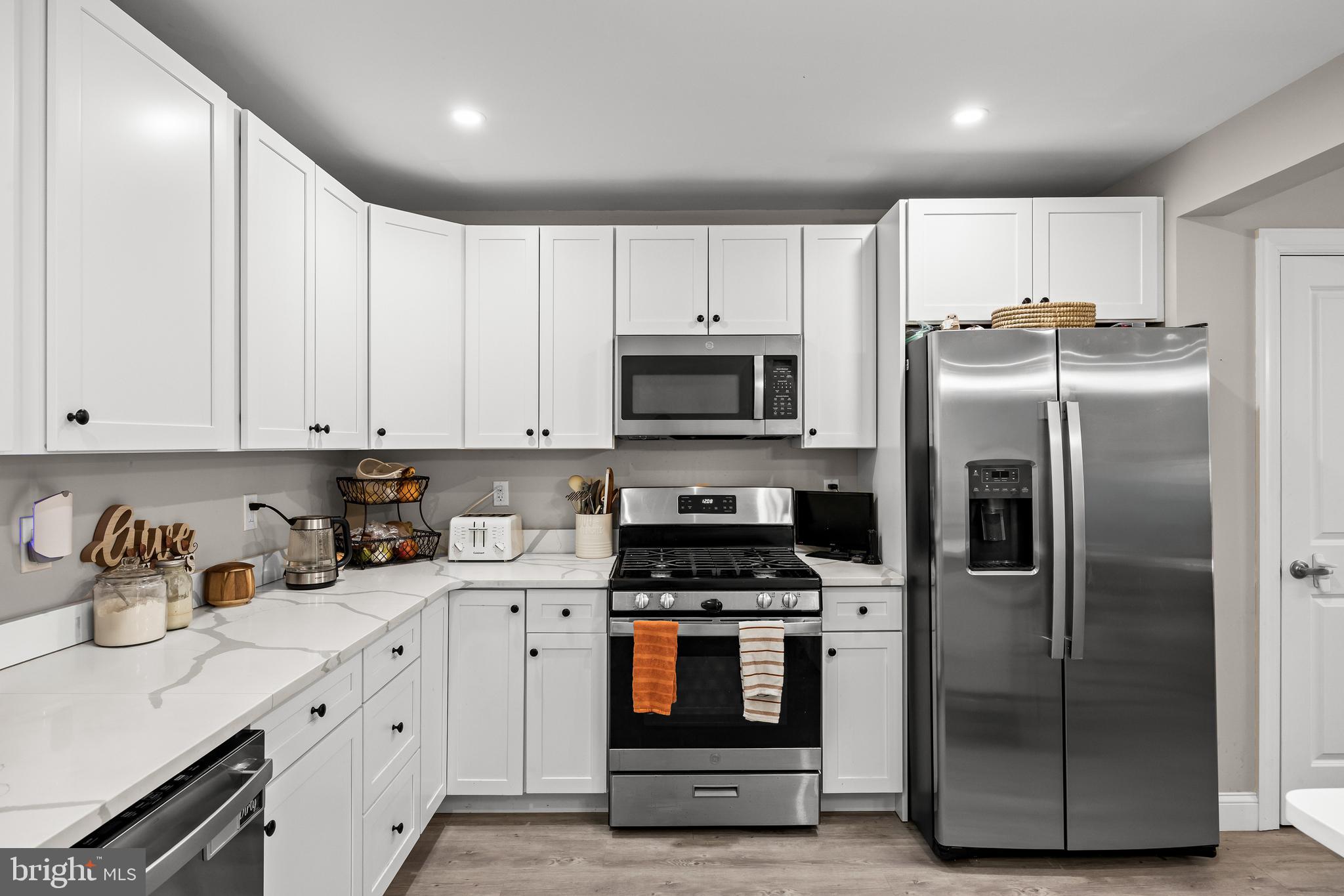 62 Higgins Avenue Clementon, NJ 08021 - Photo 12 of 30 Kitchen