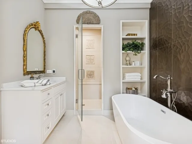 $2,290,000 | 1-404 Caesar Drive, Barrington Hills, IL 60010