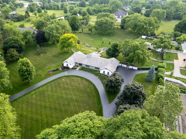 $2,290,000 | 1-404 Caesar Drive, Barrington Hills, IL 60010