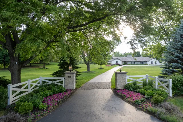 $2,290,000 | 1-404 Caesar Drive, Barrington Hills, IL 60010