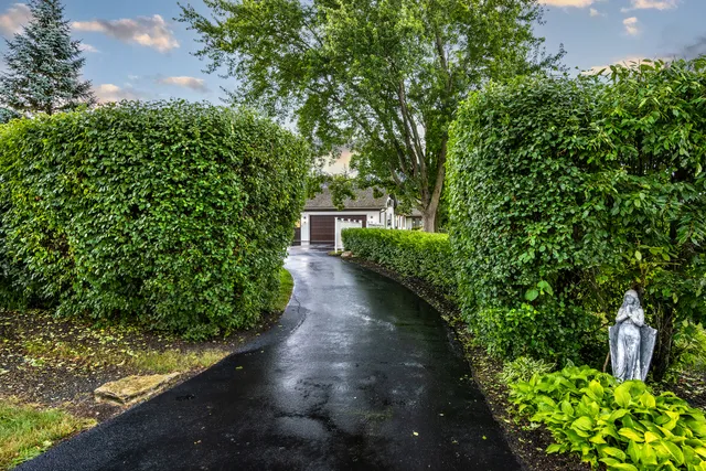 $2,290,000 | 1-404 Caesar Drive, Barrington Hills, IL 60010