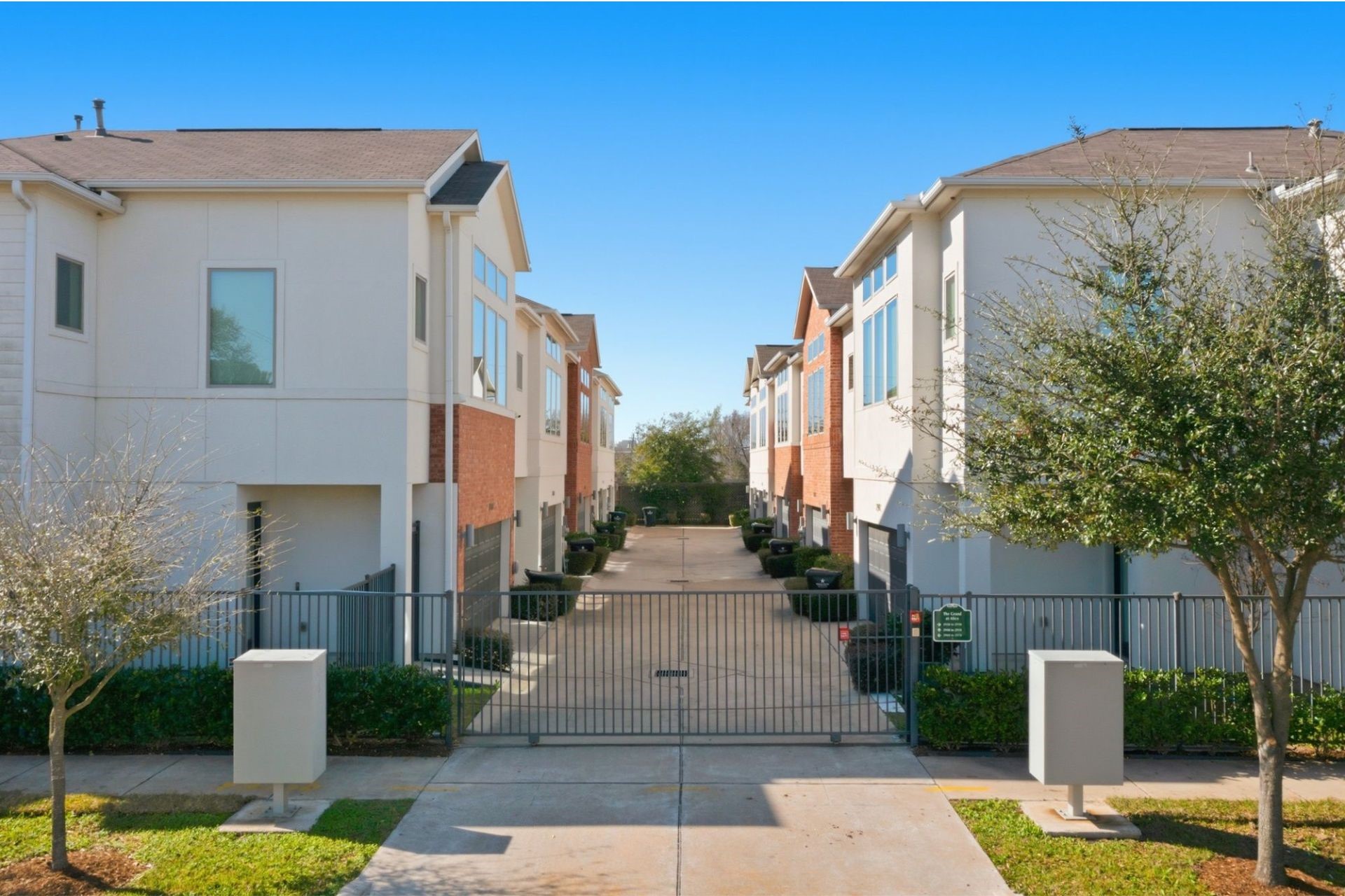2948 Alice Street Houston, TX 77054 - Photo 21 of 24 a front view of a house with garden