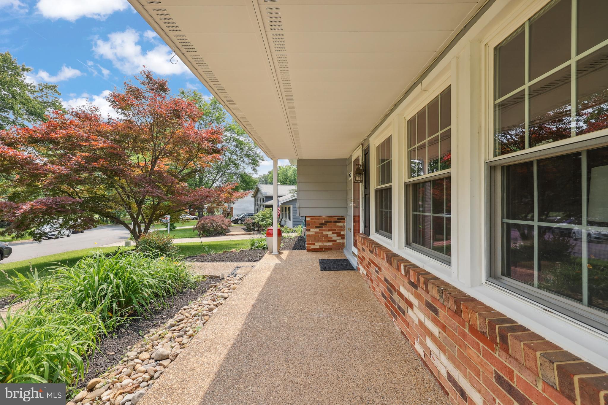 702 Williamsburg Road Sterling, VA 20164 - Photo 3 of 46 Gallery Image 3