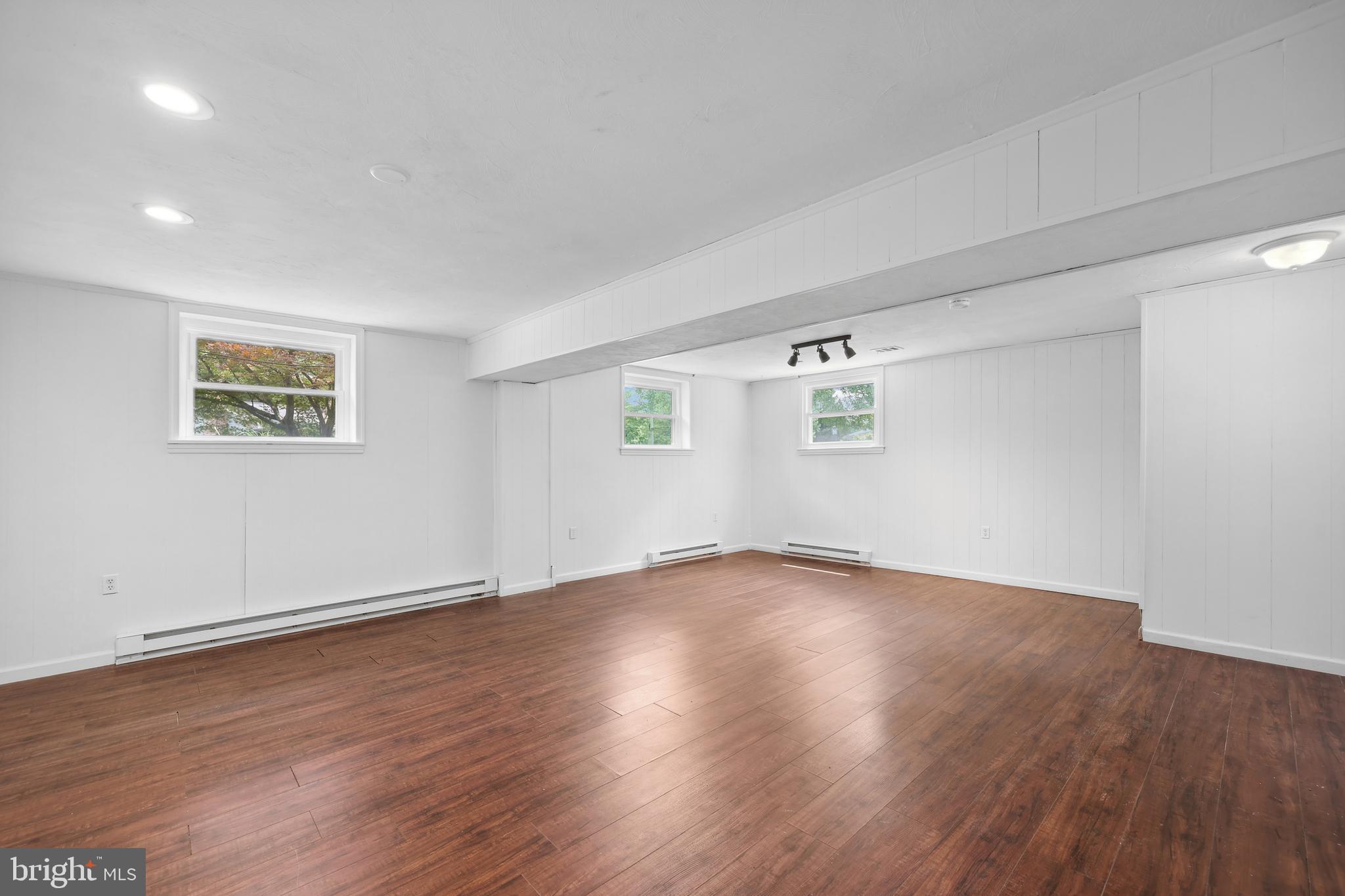 702 Williamsburg Road Sterling, VA 20164 - Photo 33 of 46 Gallery Image 33