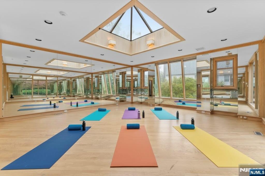 8 Stanton Road Tenafly, NJ 07670 - Photo 24 of 31