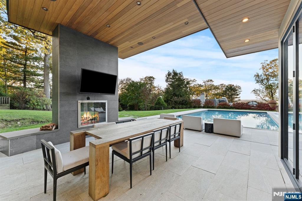 8 Stanton Road Tenafly, NJ 07670 - Photo 4 of 31