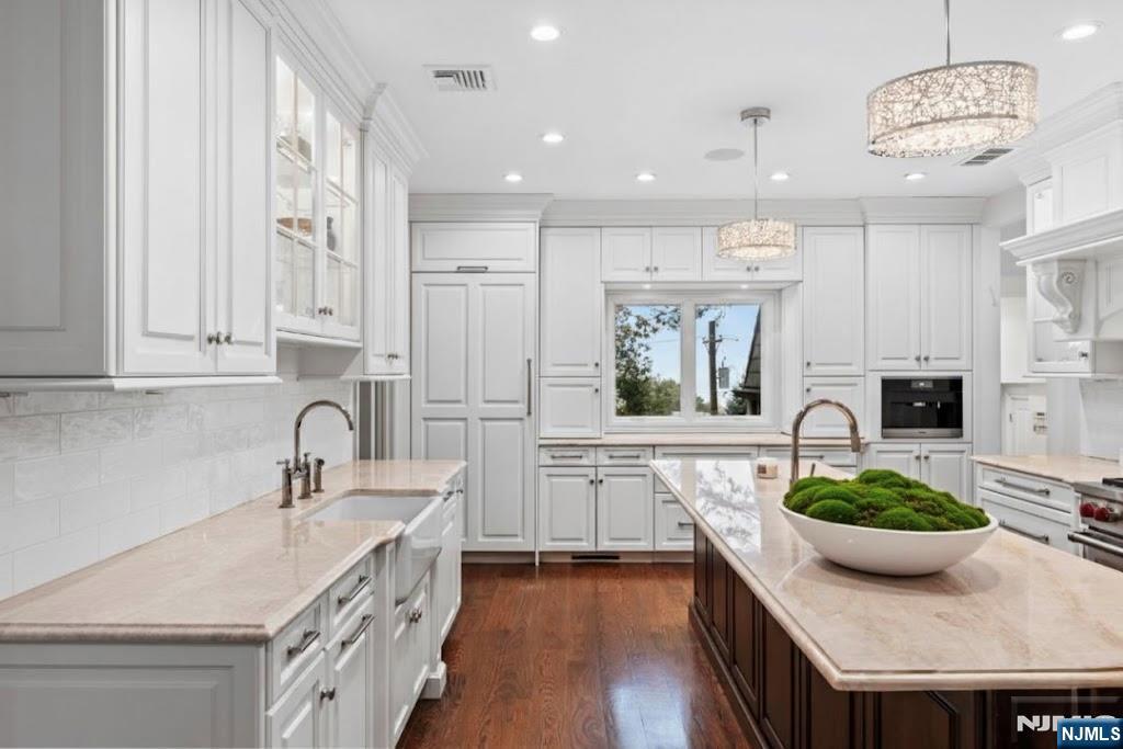 8 Stanton Road Tenafly, NJ 07670 - Photo 9 of 31