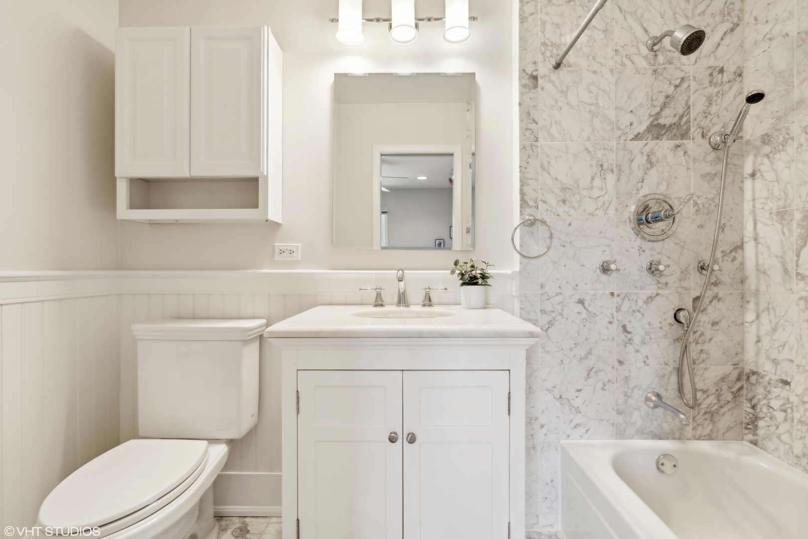 1251 West Fletcher Street, Unit E Chicago, IL 60657 - Photo 13 of 20 a bathroom with a sink a toilet and bathtub