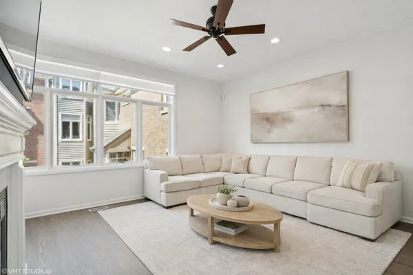 $825,000 | 1251 West Fletcher Street, Unit E, Chicago, IL 60657