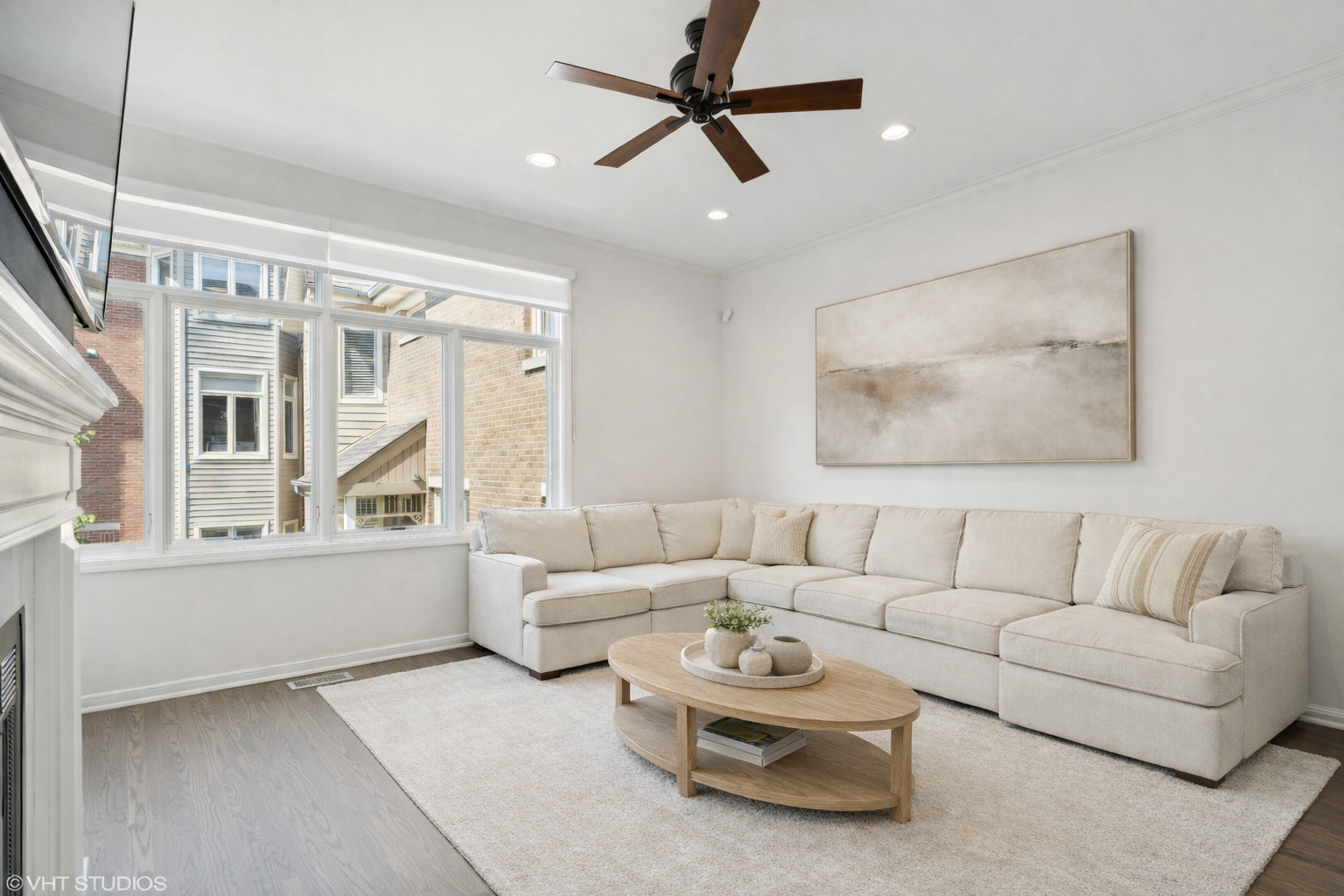 1251 West Fletcher Street, Unit E Chicago, IL 60657 - Photo 2 of 20 a living room with furniture and a window