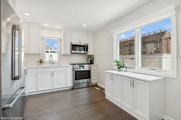 $825,000 | 1251 West Fletcher Street, Unit E, Chicago, IL 60657