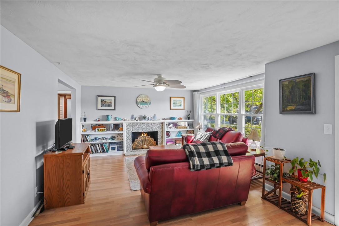 45 Honeysuckle Road Warwick, RI 02888 - Photo 6 of 36 Living room