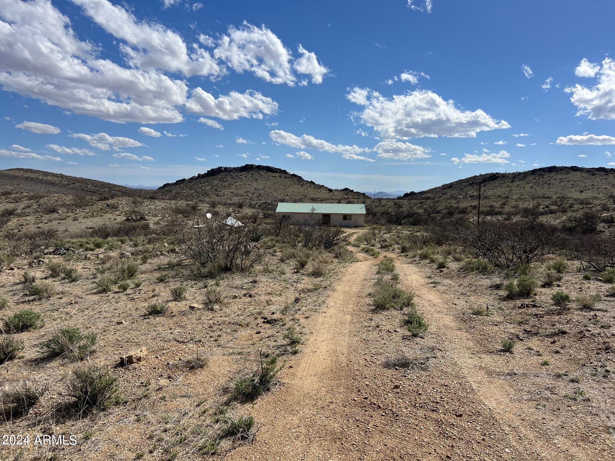 8273 East Stagecoach Road Willcox, AZ 85643 - Photo 1 of 31 Driveway entrance