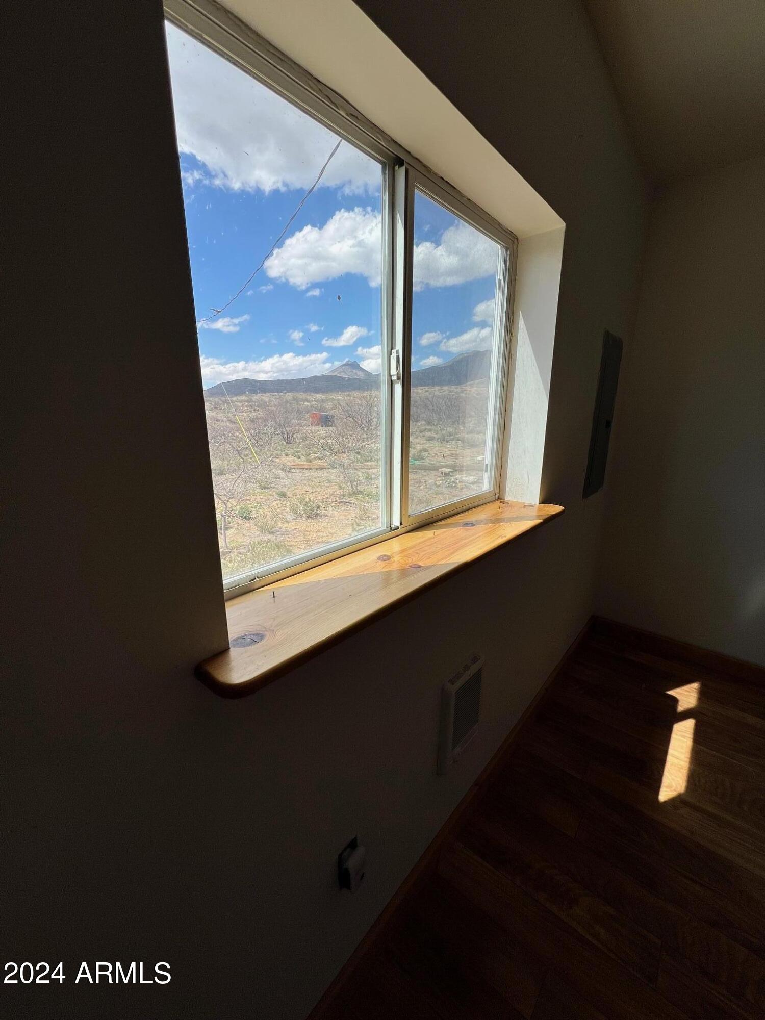 8273 East Stagecoach Road Willcox, AZ 85643 - Photo 19 of 31 Bedroom 2 window