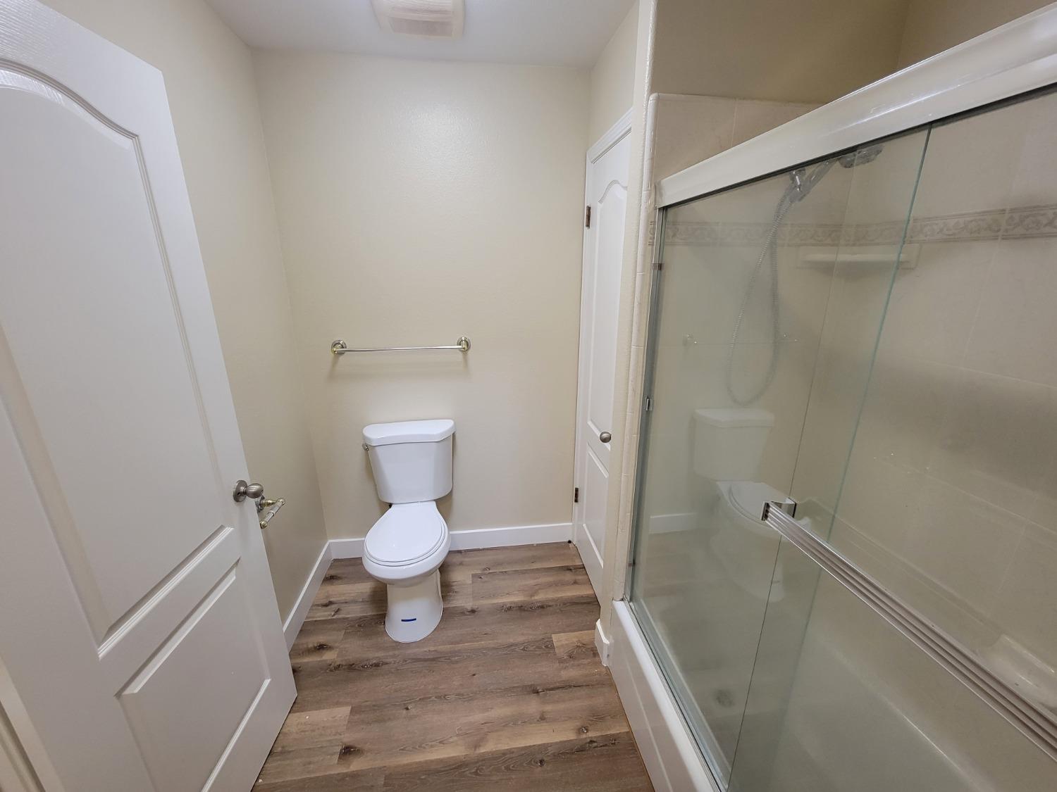 2831 Isabel Avenue Clovis, CA 93611 - Photo 20 of 27 a bathroom with a toilet and a shower