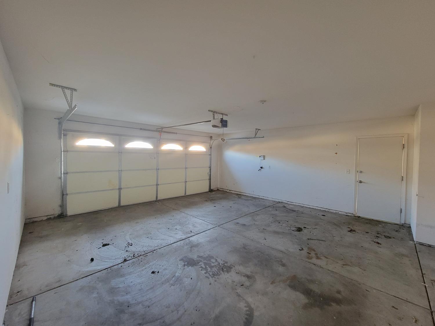 2831 Isabel Avenue Clovis, CA 93611 - Photo 24 of 27 a view of a garage