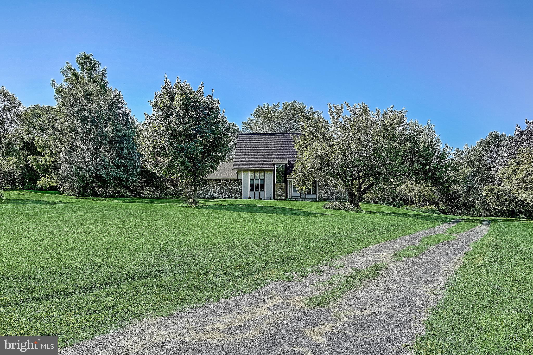 4115 Howertown Road Northampton, PA 18067 - Photo 4 of 40 Gallery Image 4