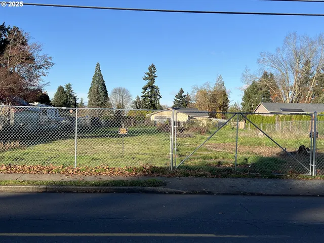 a view of a tennis court