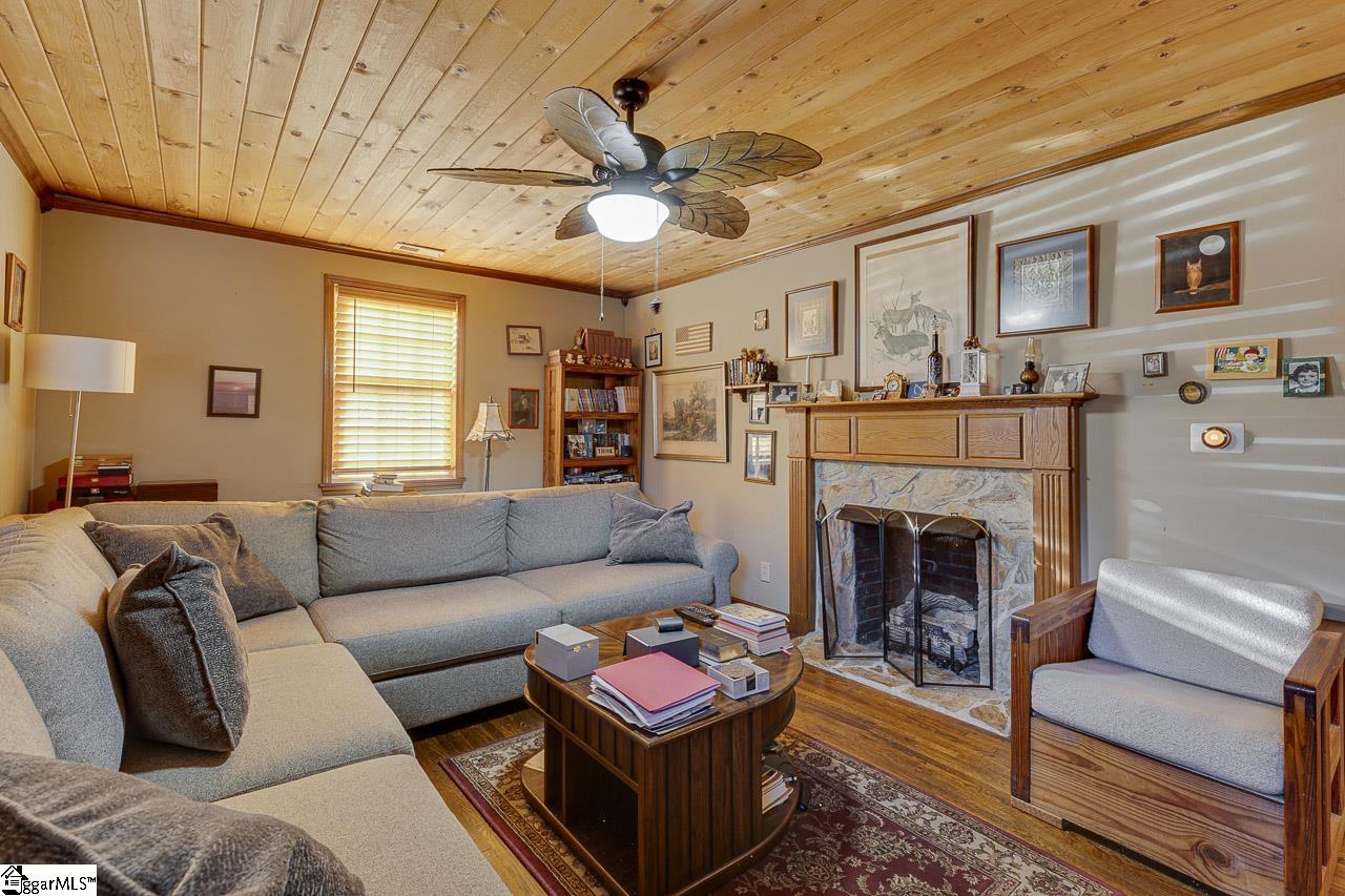 231 Perry Avenue Simpsonville, SC 29681 - Photo 3 of 19 Gallery Image 3