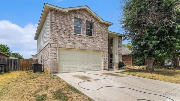$1,995 | 8732 Hunters Point Way, Fort Worth, TX 76123