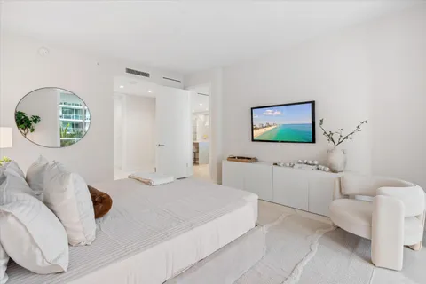 $1,895,000 | 220 Southeast Mizner Boulevard, Unit 512, Boca Raton, FL 33432