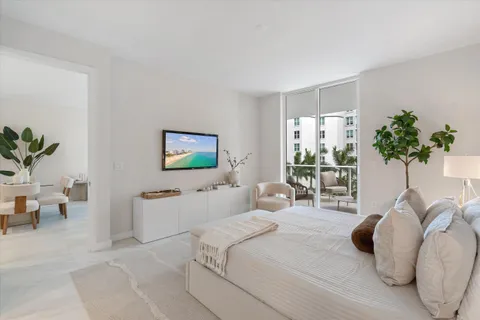 $1,895,000 | 220 Southeast Mizner Boulevard, Unit 512, Boca Raton, FL 33432