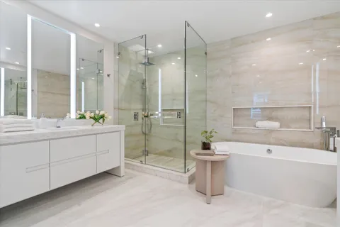 $1,895,000 | 220 Southeast Mizner Boulevard, Unit 512, Boca Raton, FL 33432