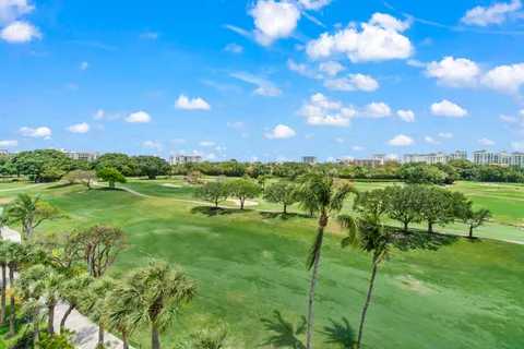 $1,895,000 | 220 Southeast Mizner Boulevard, Unit 512, Boca Raton, FL 33432