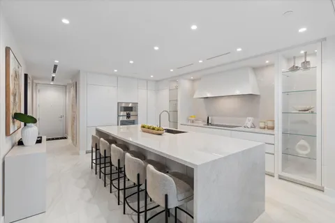 $1,895,000 | 220 Southeast Mizner Boulevard, Unit 512, Boca Raton, FL 33432