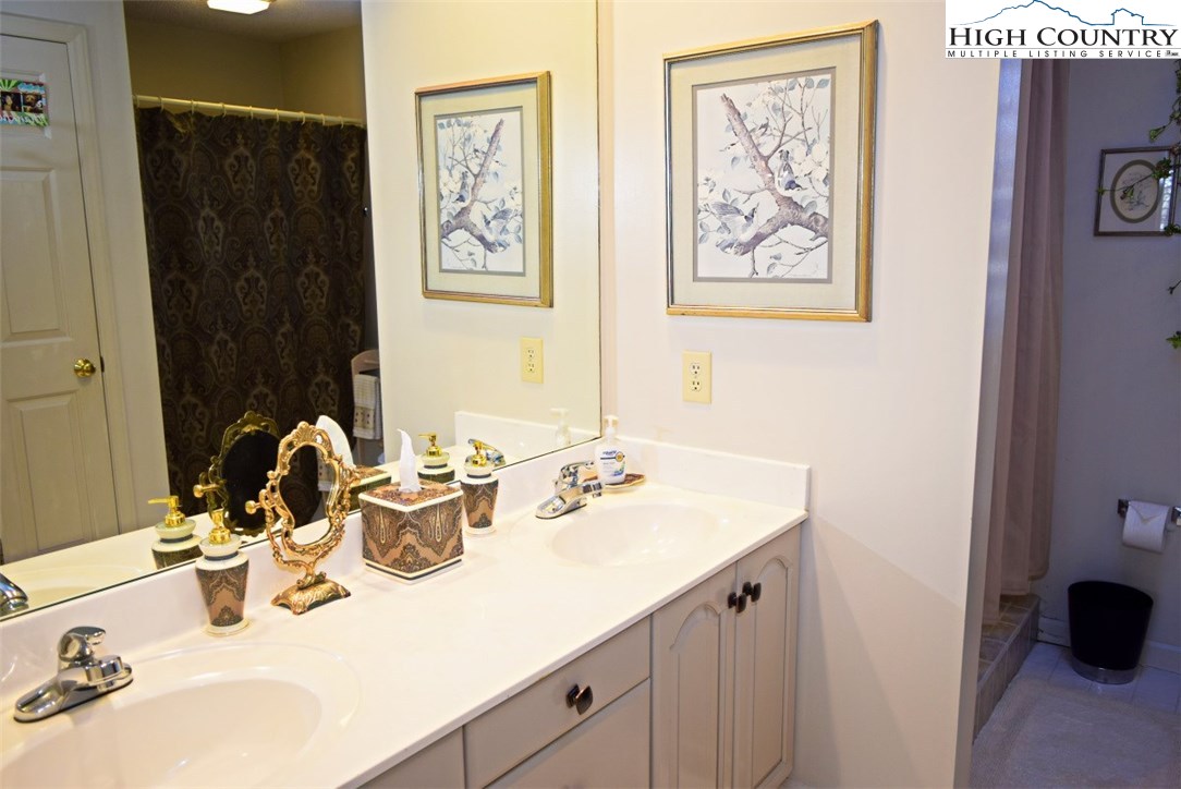 130 Highland Ridge Road Blowing Rock, NC 28605 - Photo 11 of 39 Gallery Image 11
