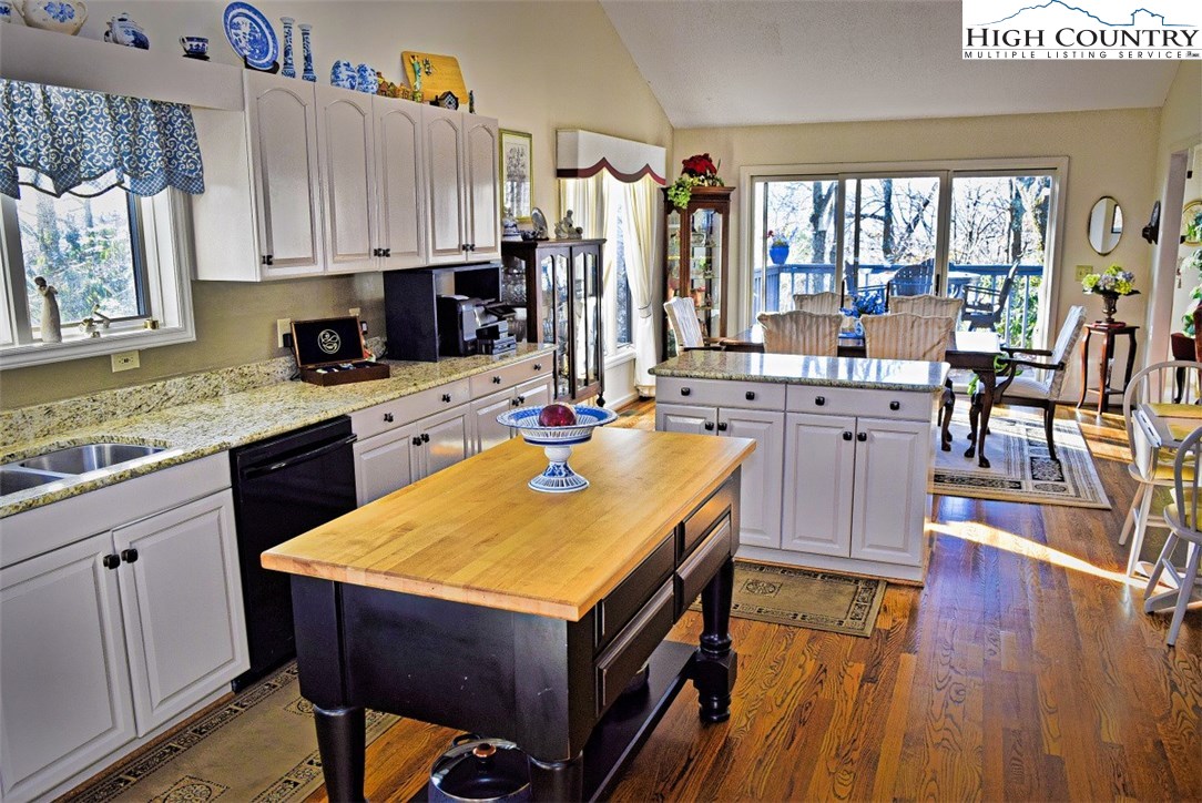 130 Highland Ridge Road Blowing Rock, NC 28605 - Photo 18 of 39 Gallery Image 18