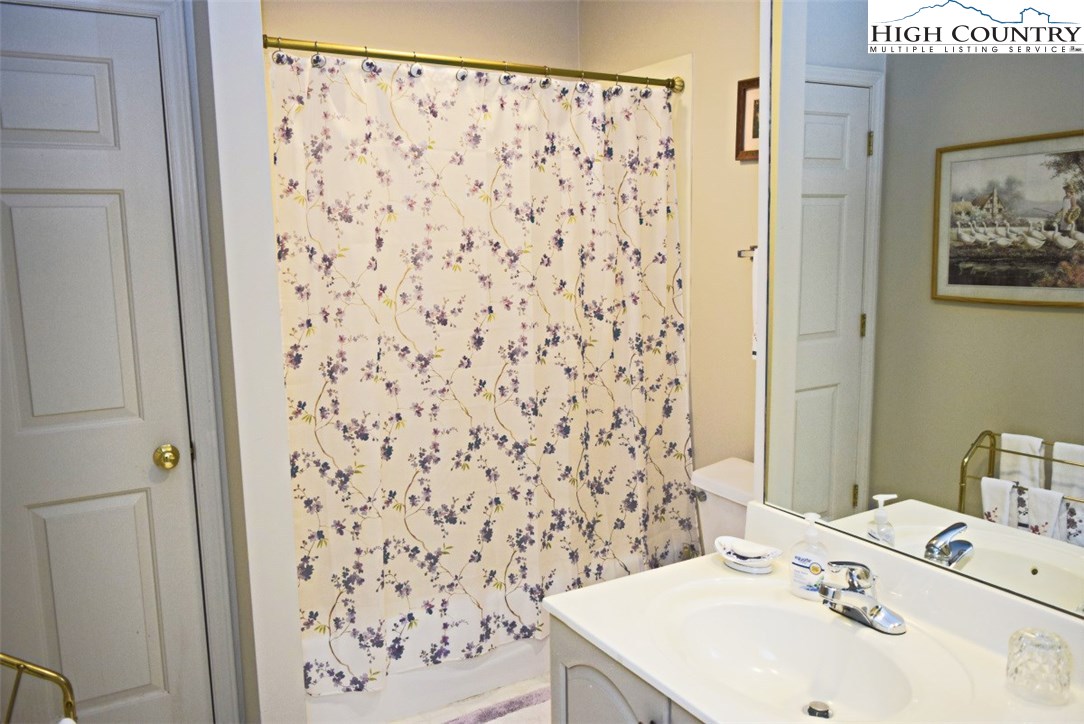 130 Highland Ridge Road Blowing Rock, NC 28605 - Photo 10 of 39 Gallery Image 10