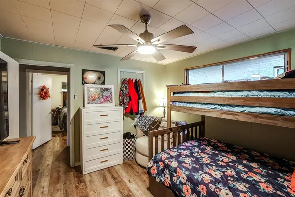 a view of a bedroom with closet and a ceiling fan