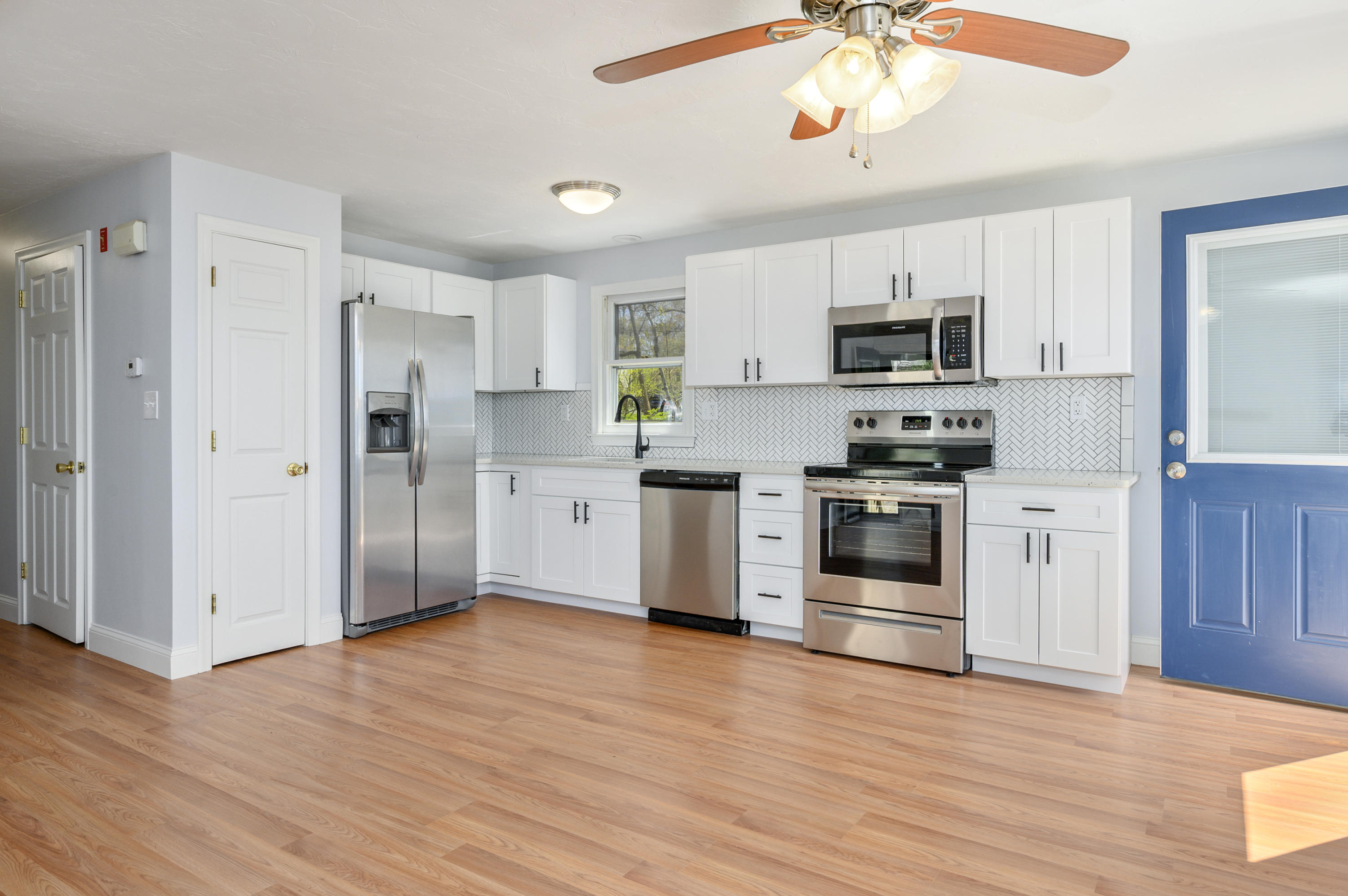 11 Center Road Plymouth, MA 02360 - Photo 5 of 20 004-photo--8289517
