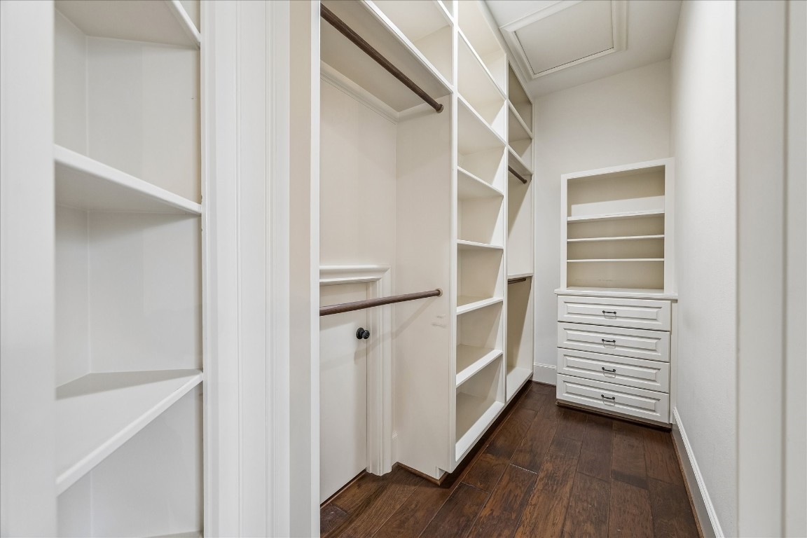 5402 White Birch Run Spring, TX 77386 - Photo 25 of 43 a view of walk in closet